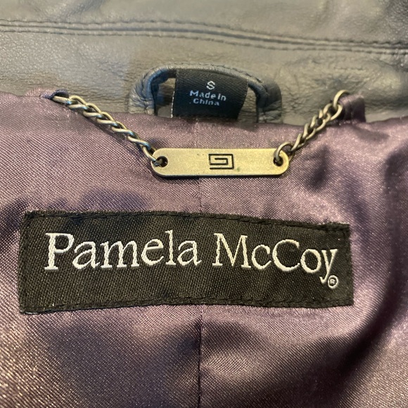 Well made 100% Leather trench coat. Lots of high end details. Size Small. - Picture 6 of 10